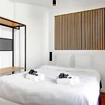 Studio Neuf Et Climatise Sur Les Champs Elysees
