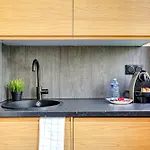 Studio Neuf Et Climatise Sur Les Champs Elysees