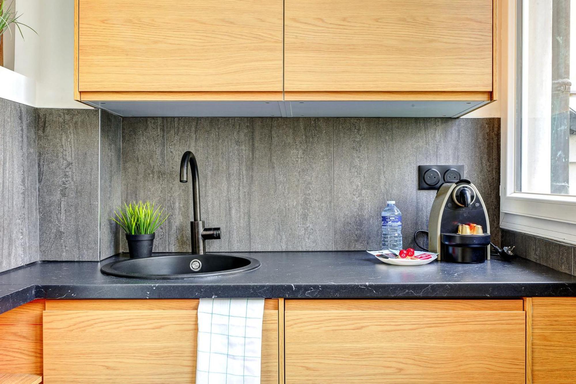 Apartment Neuf Et Climatise Sur Les Champs Elysees *